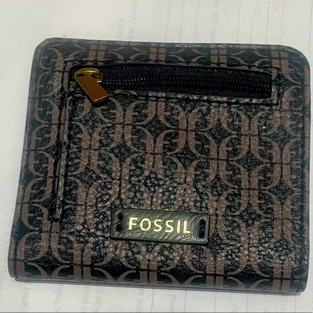 Fossil - Womens Logan Bifold Wallet vegan leather new.